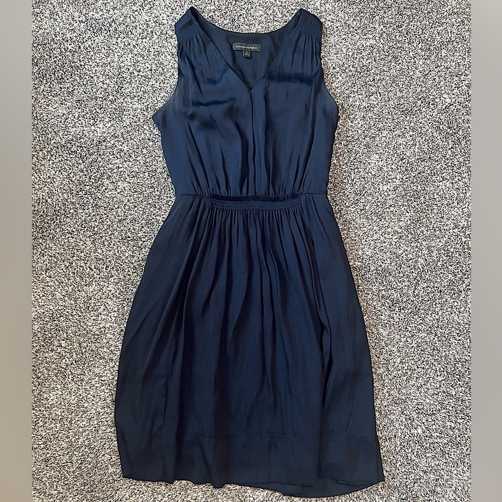 Banana republic navy dress with pleating size 0